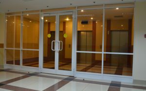 Противопожарная перегородка с тонированным стеклом / серия FRM5354